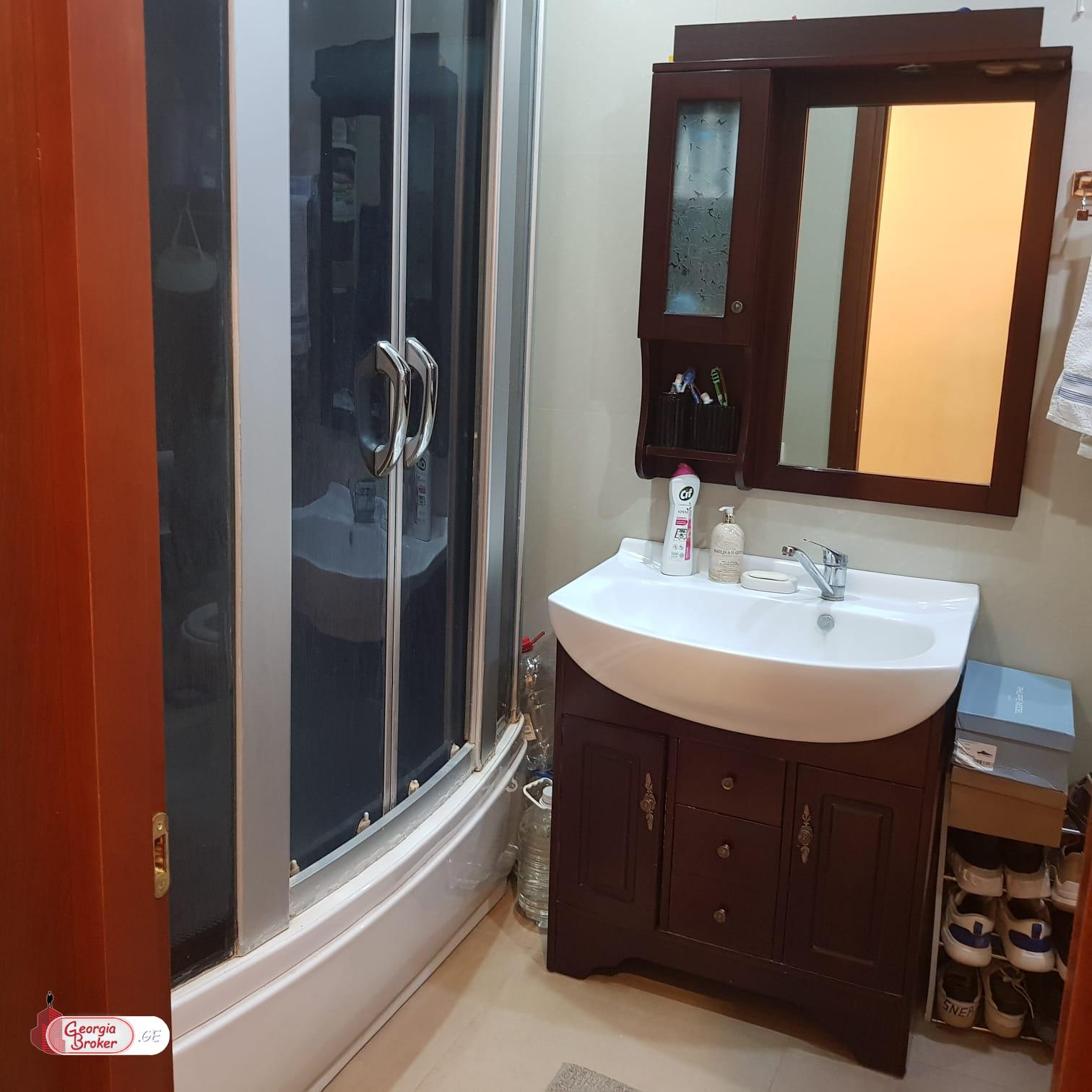 продается квартира с новым ремонтом 3-комнаты